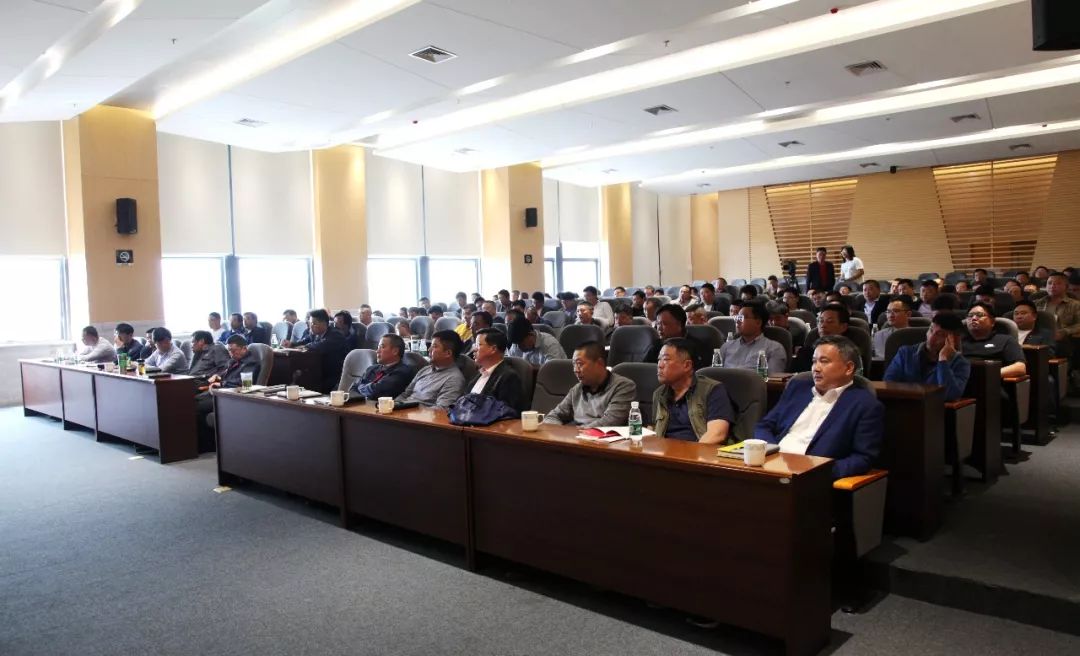 <strong>揚(yáng)力集團(tuán)舉辦2019年五一營銷培訓(xùn)班!</strong>